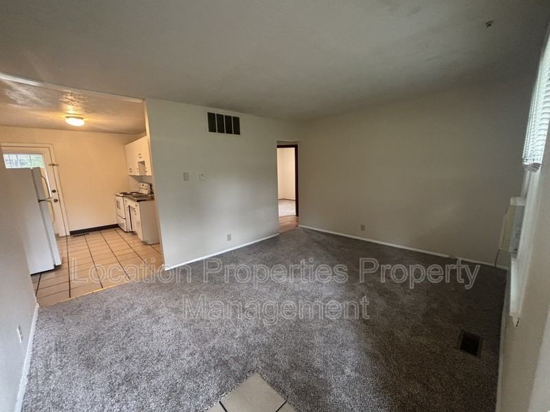 806 W 25th St - Photo 4 of 17