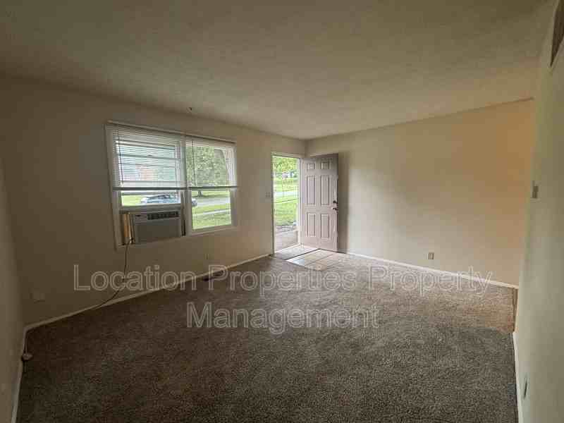 806 W 25th St - Photo 3 of 17