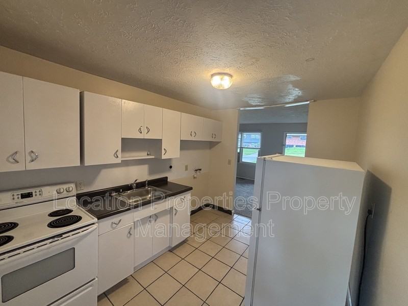 806 W 25th St - Photo 7 of 17