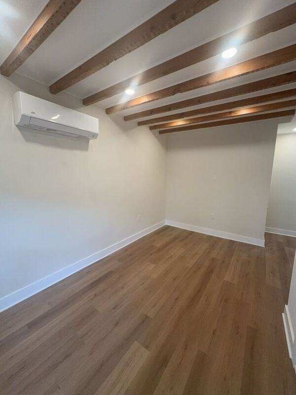 934 W Walnut St #1stFL - Photo 4 of 14
