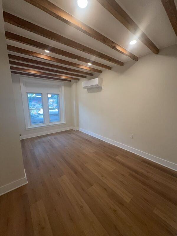 934 W Walnut St #1stFL - Photo 5 of 14