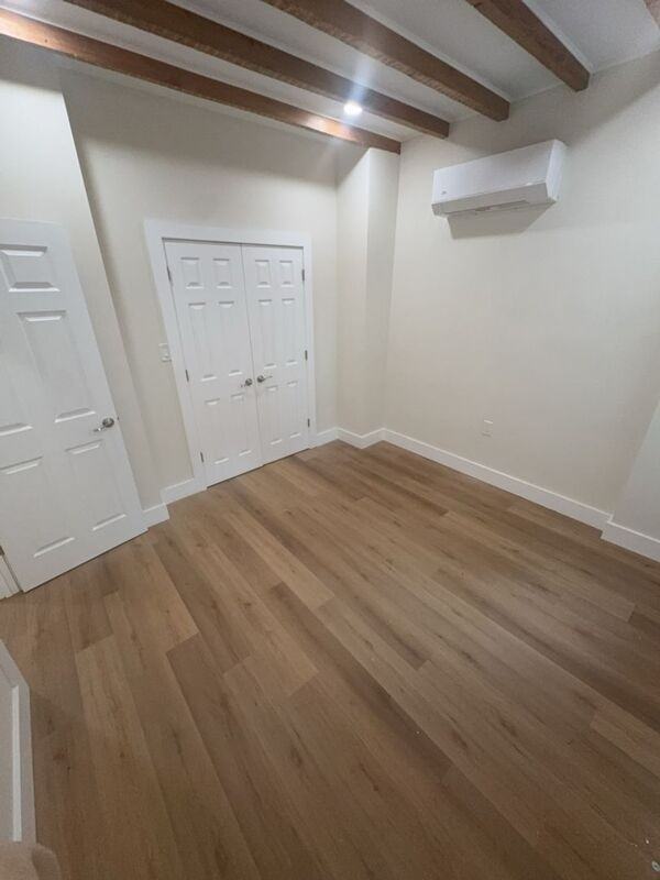 934 W Walnut St #1stFL - Photo 6 of 14