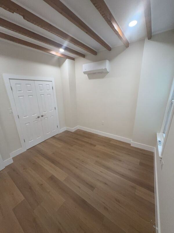 934 W Walnut St #1stFL - Photo 7 of 14