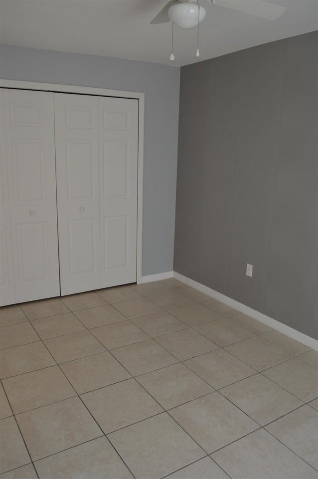 823 Southwest 32nd Terrace - Photo 6 of 10