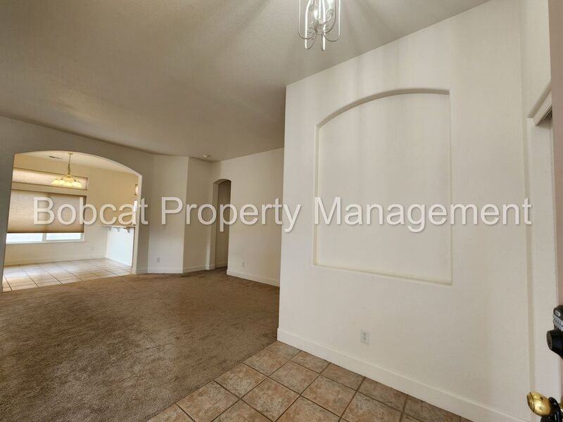 2932 Oxbow Dr - Photo 3 of 31