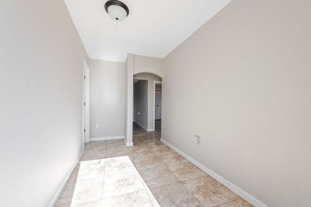 620 SW 6th St - Unit 1 - Photo 6 of 24