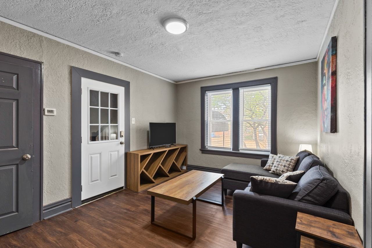 4308 Wallace Street - Photo 4 of 10