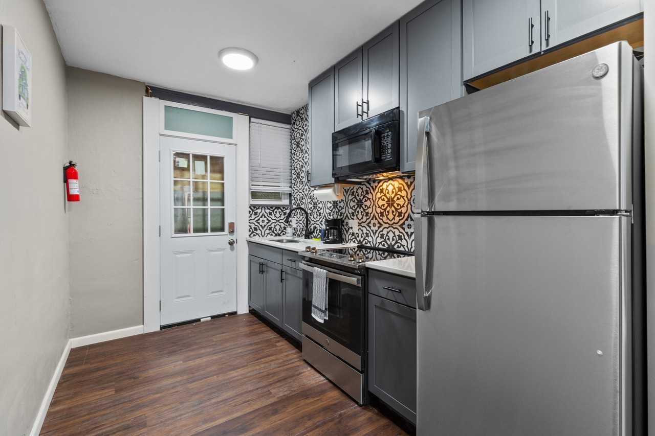 4308 Wallace Street - Photo 5 of 10