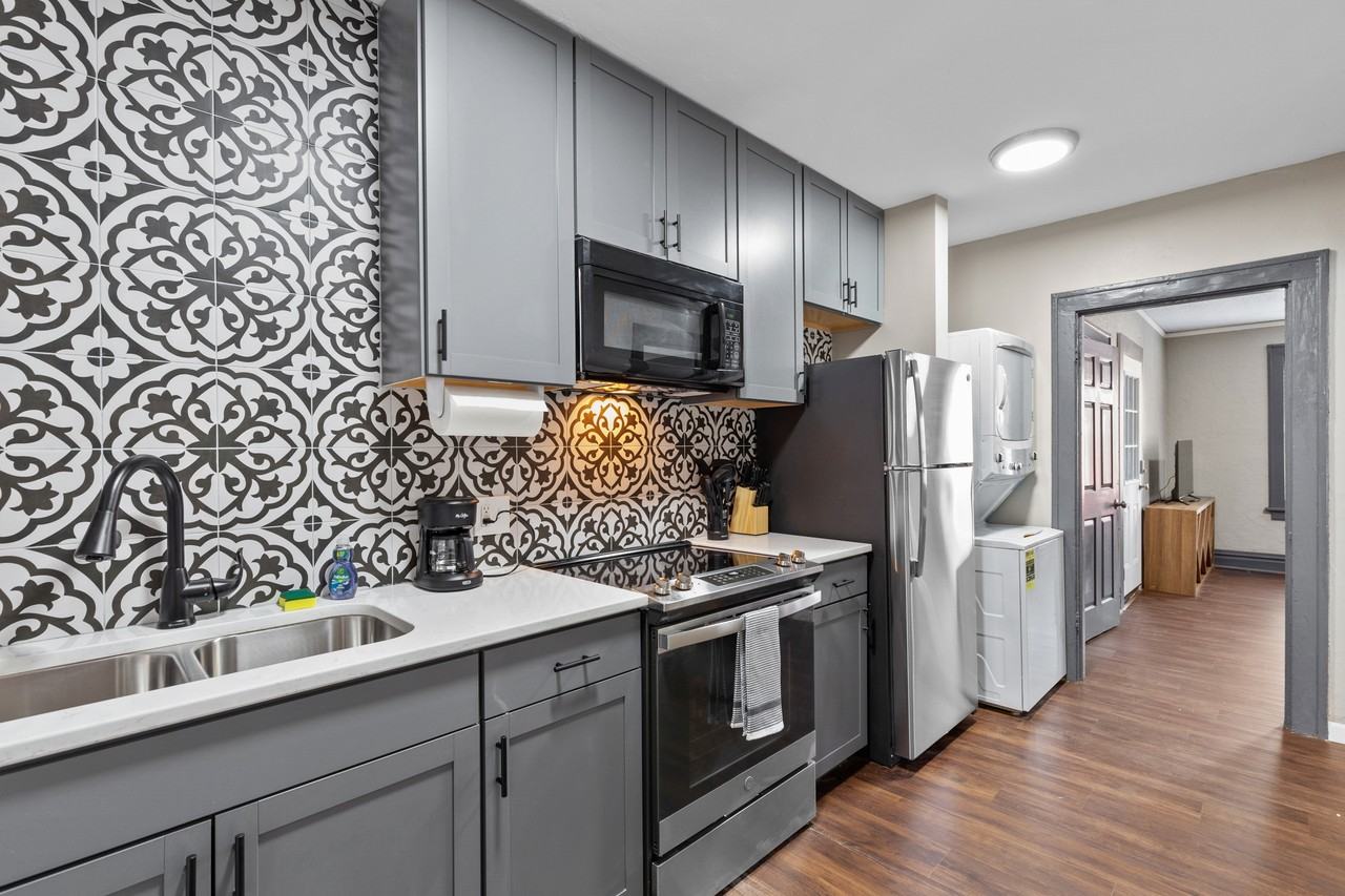 4308 Wallace Street - Photo 6 of 10