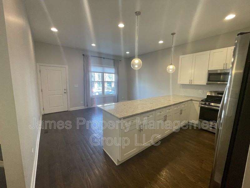 2511 W Cortland St - Photo 2 of 11