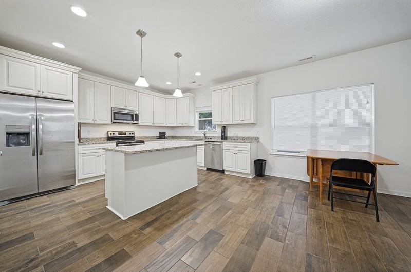 1014 Avenue H - Photo 2 of 34