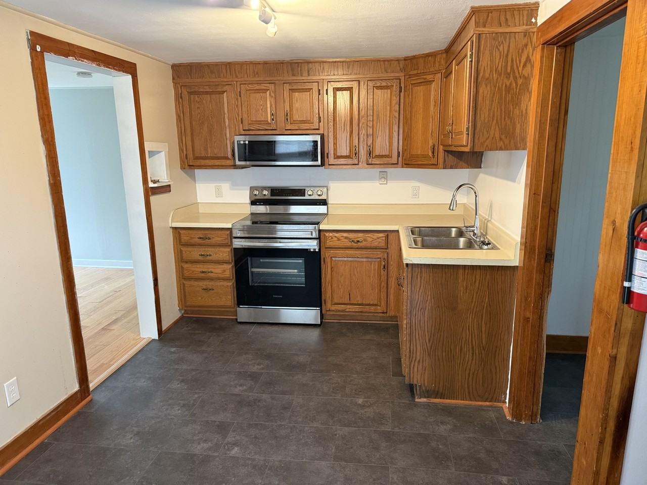 515 East High Street - Photo 3 of 14