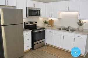 featured image of 820 W 7th St