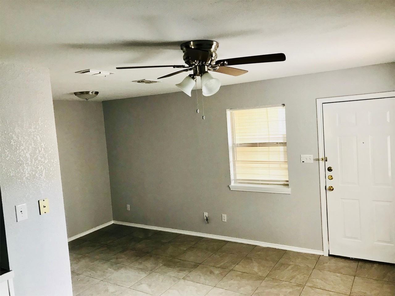 Valencia Apartments - Photo 3 of 22