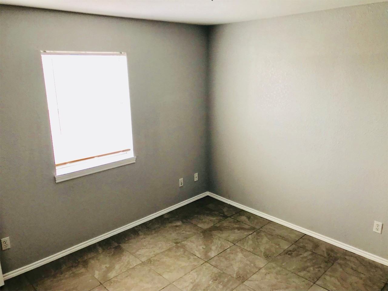 Valencia Apartments - Photo 6 of 22