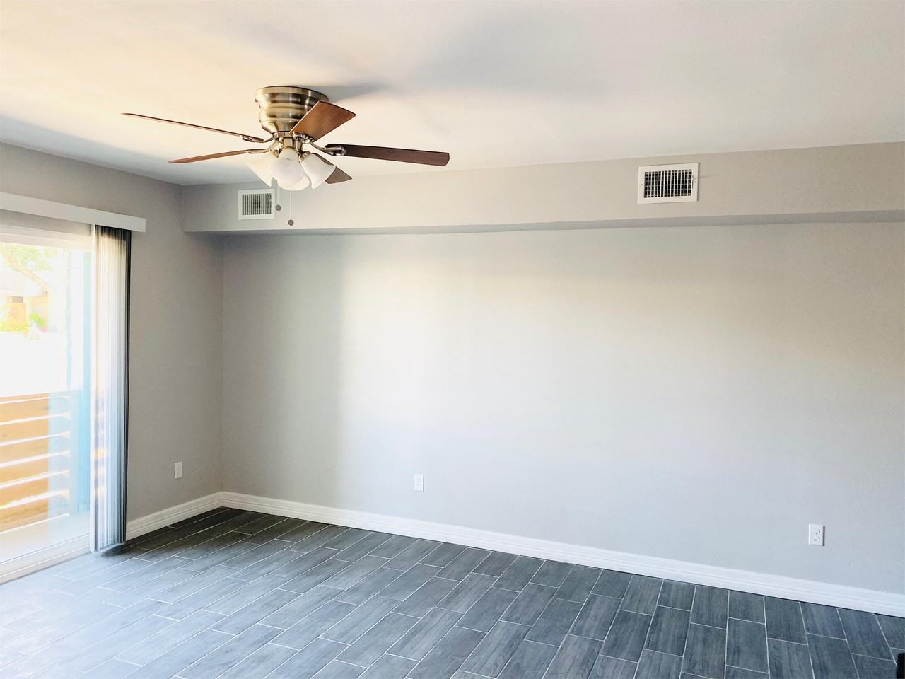 723 Iris Ave - Photo 3 of 11