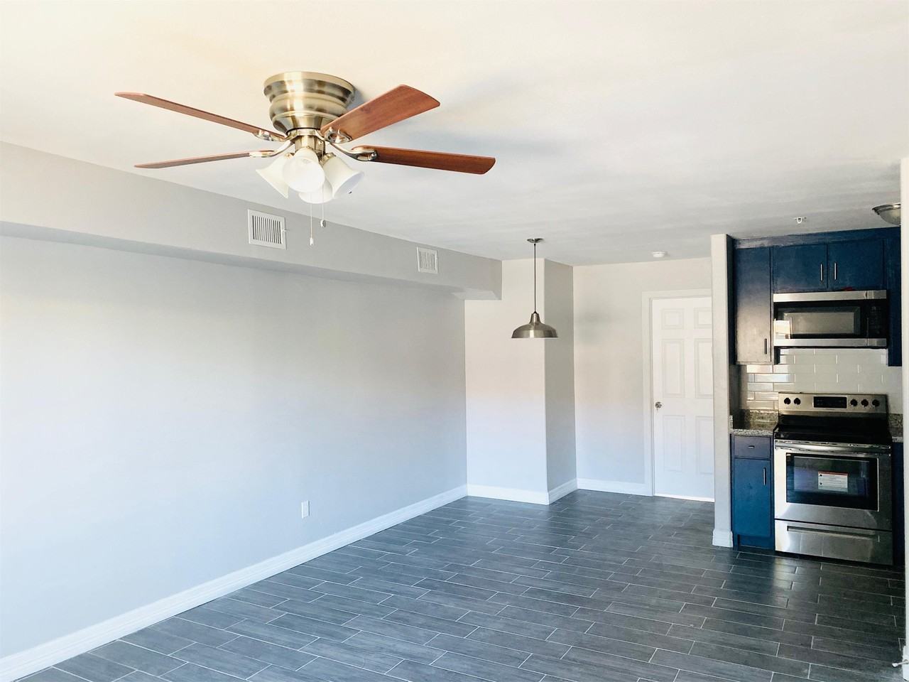 723 Iris Ave - Photo 4 of 11