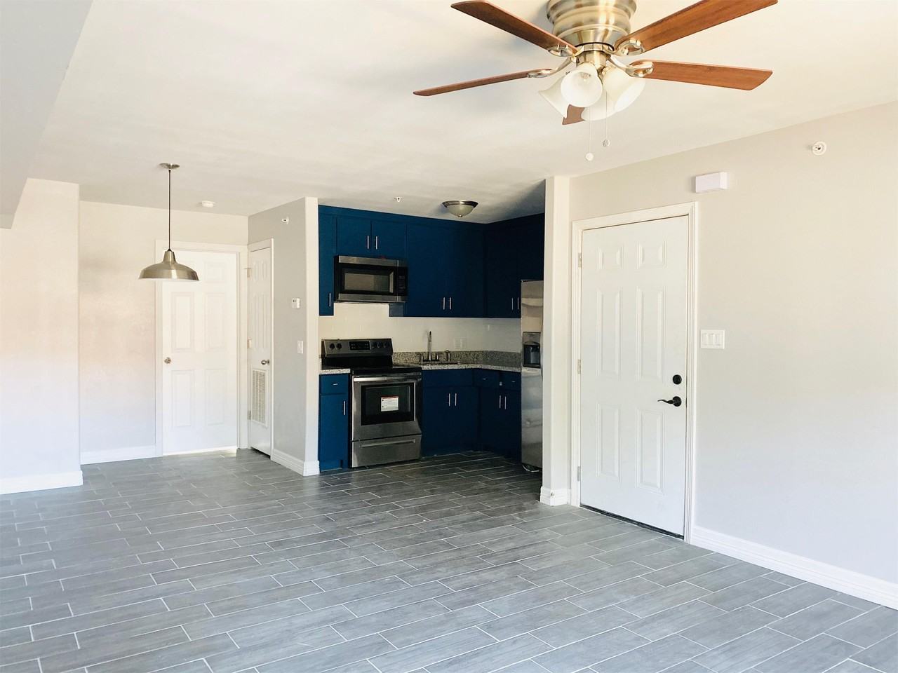 723 Iris Ave - Photo 5 of 11