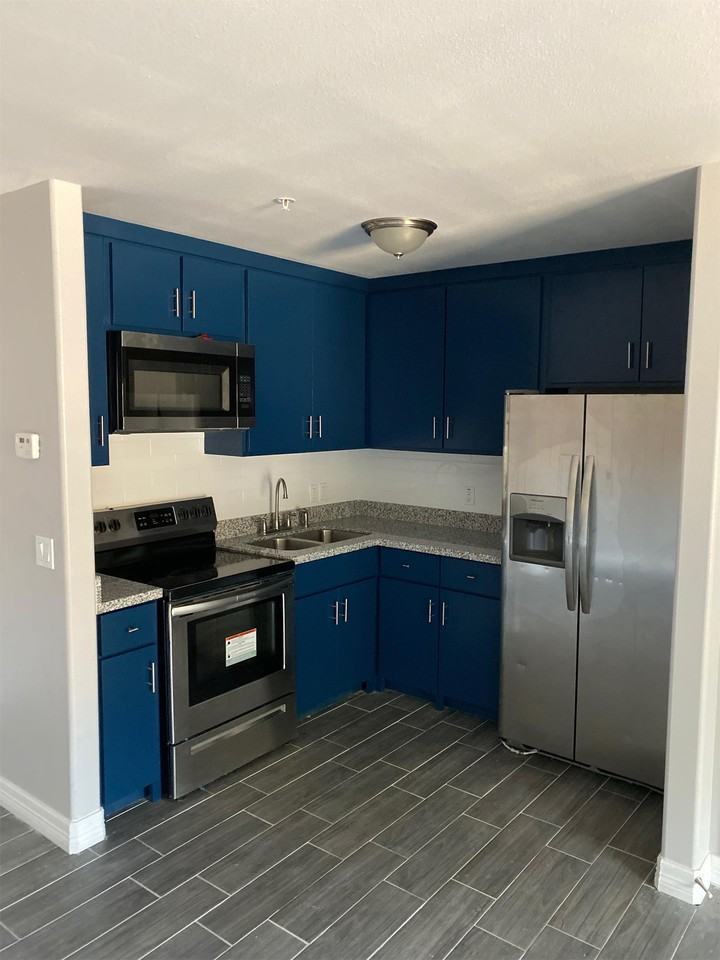 723 Iris Ave - Photo 7 of 11
