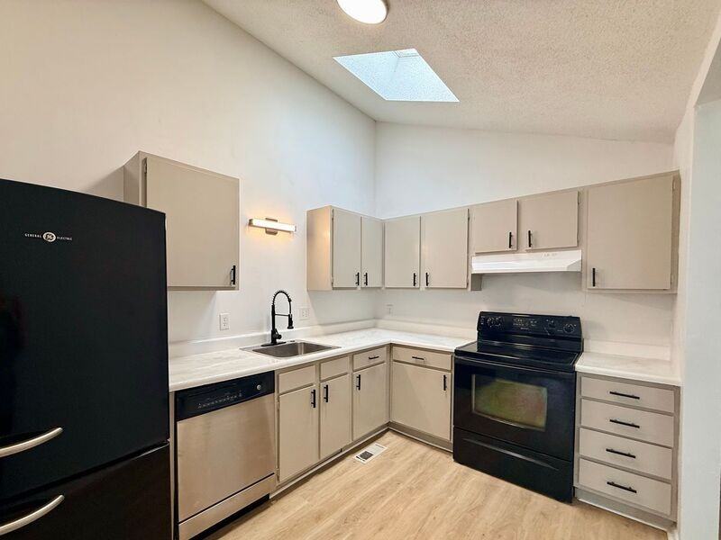 3309 E 113th Ter #B - Photo 5 of 12