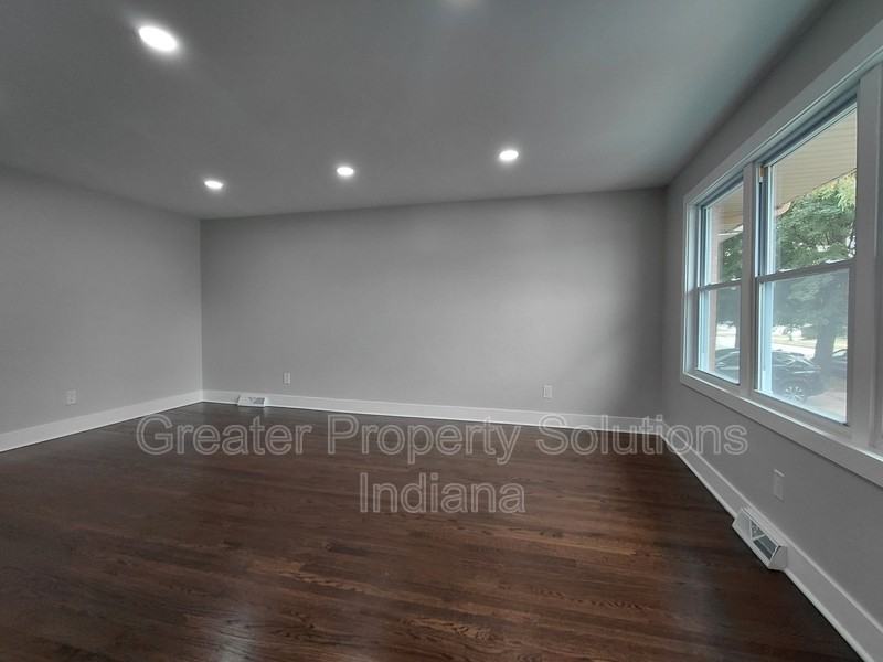 1127 Morris St - Photo 2 of 12