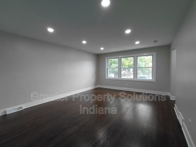 1127 Morris St - Photo 3 of 12