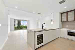 featured image of SW 19th Rd & S Miami Ave