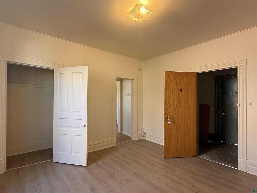 714 Ellis Avenue South - Photo 2 of 12