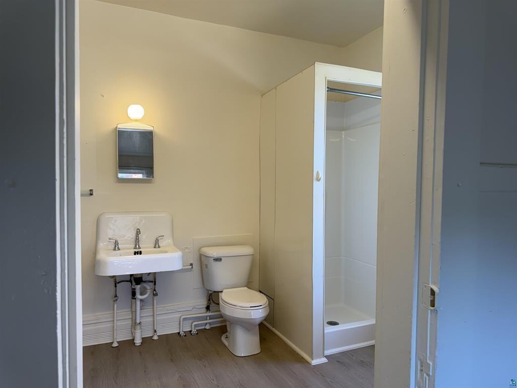 714 Ellis Avenue South - Photo 3 of 12