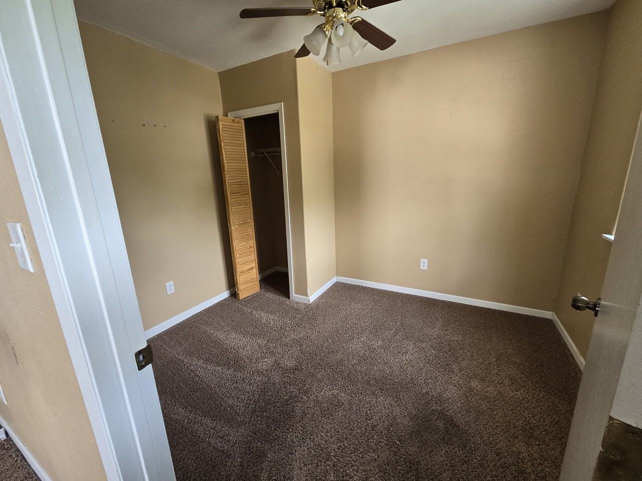 300 West Breckenridge Street - Photo 4 of 5