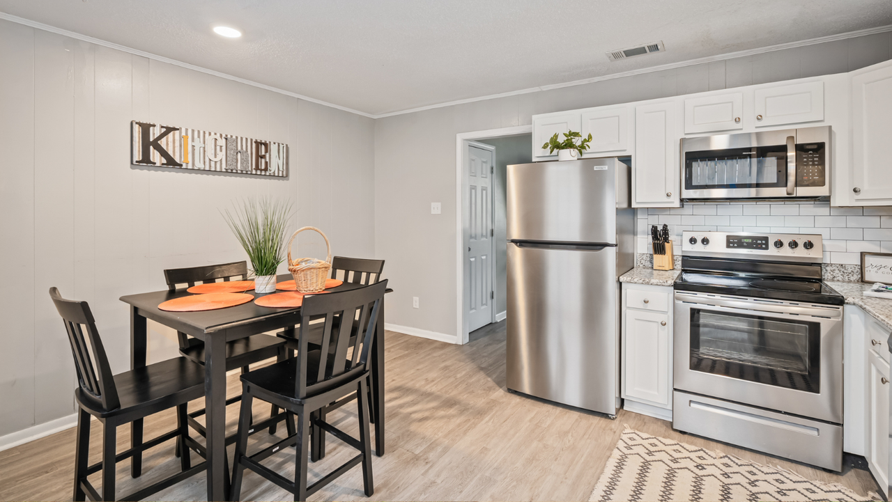 Oakleigh Square - Photo 2 of 24