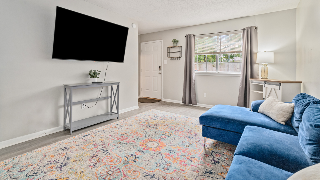 Oakleigh Square - Photo 3 of 24