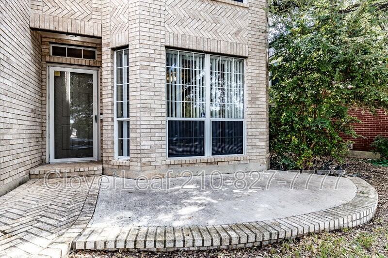 2536 Crested Hts - Photo 4 of 40