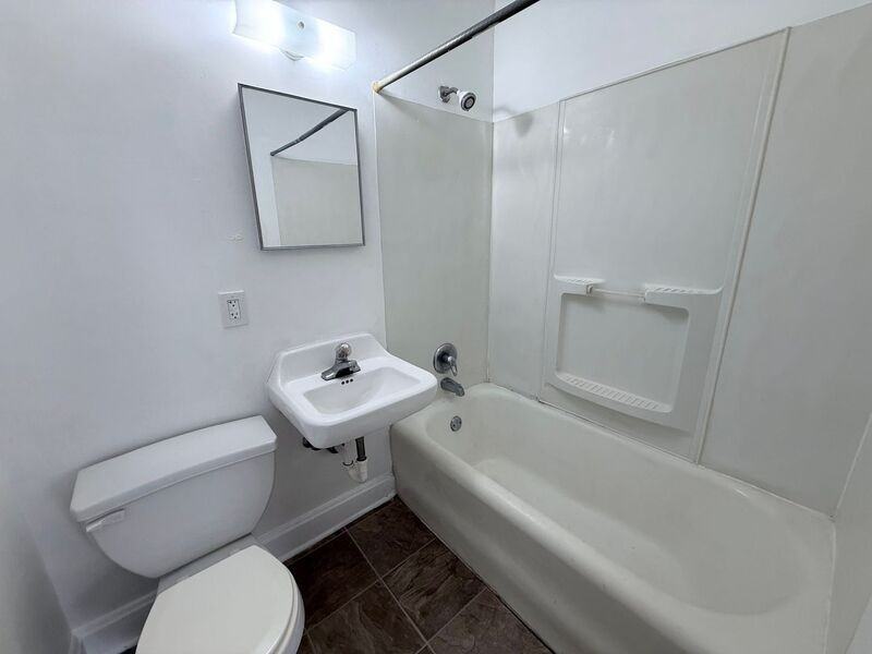 625 W Maple Ave #3B - Photo 7 of 7