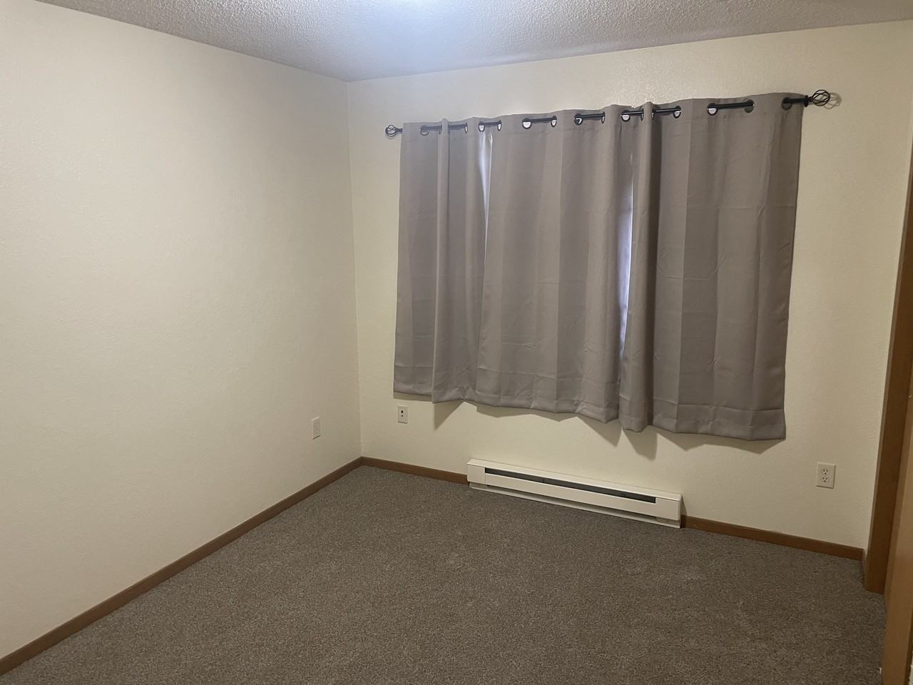1063 East Cascade Ave - Photo 5 of 15