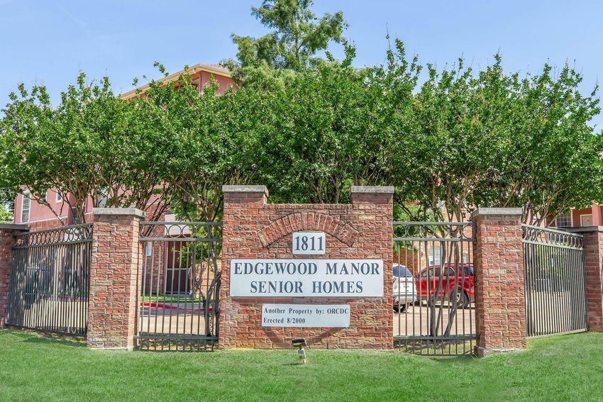 Edgewood Manor Apartments - Photo 3 of 25