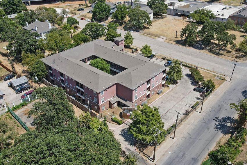 Edgewood Manor Apartments - Photo 6 of 25