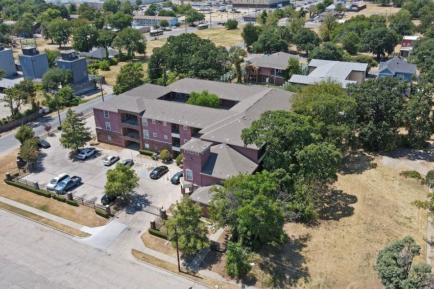 Edgewood Manor Apartments - Photo 5 of 25