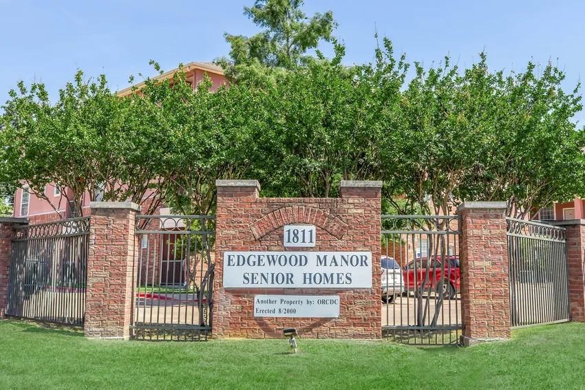 Edgewood Manor Apartments - Photo 7 of 25