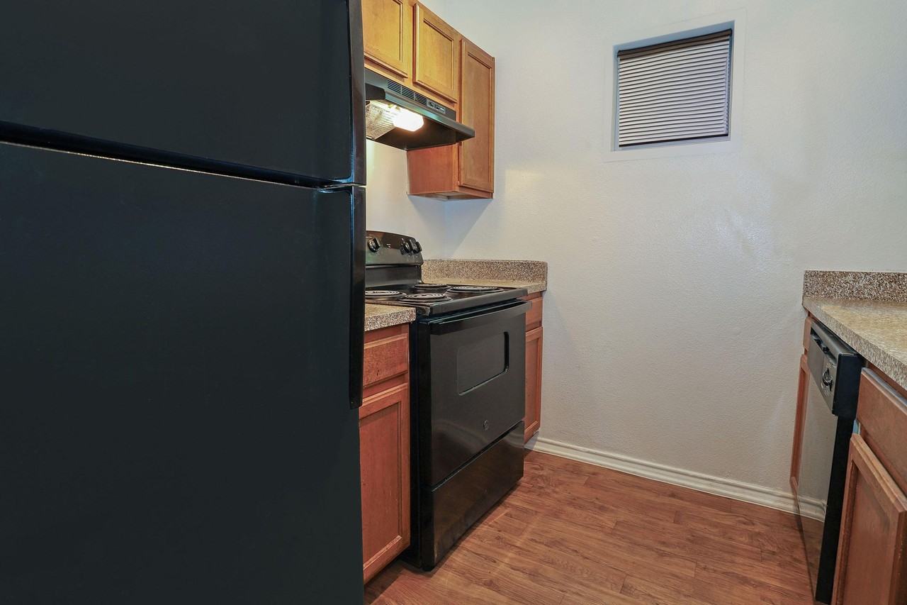 Edgewood Manor Apartments - Photo 2 of 25