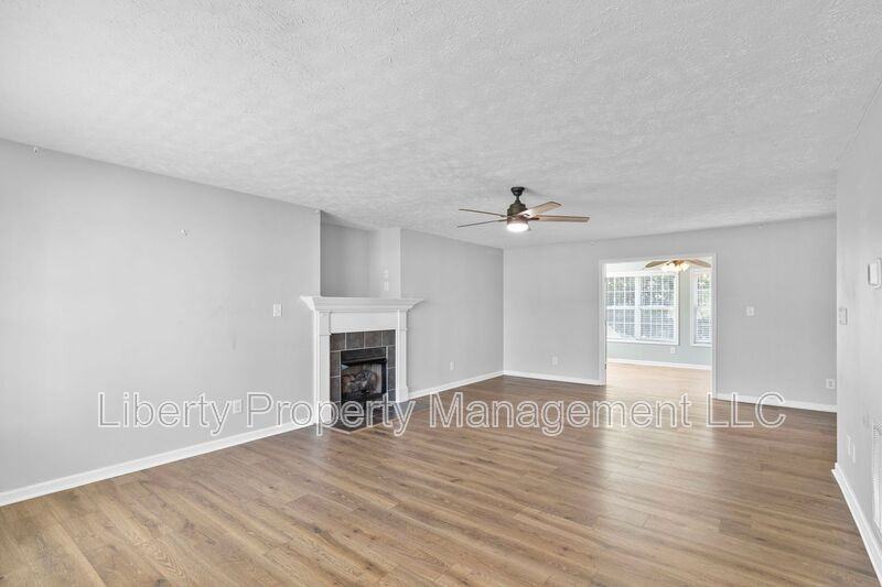 212 Checkmate Ct - Photo 4 of 21