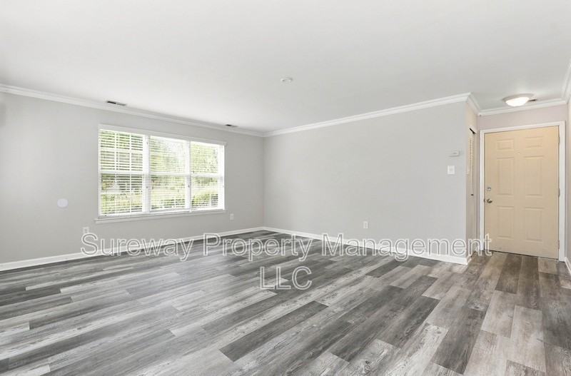 727 Sedgewick Ct - Photo 4 of 15