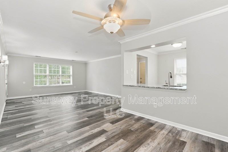 727 Sedgewick Ct - Photo 5 of 15