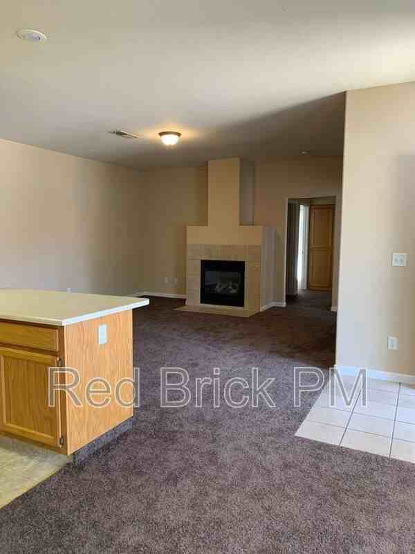620 Gateway Dr - Photo 4 of 14