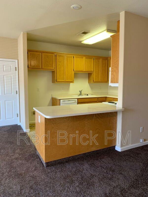 620 Gateway Dr - Photo 5 of 14