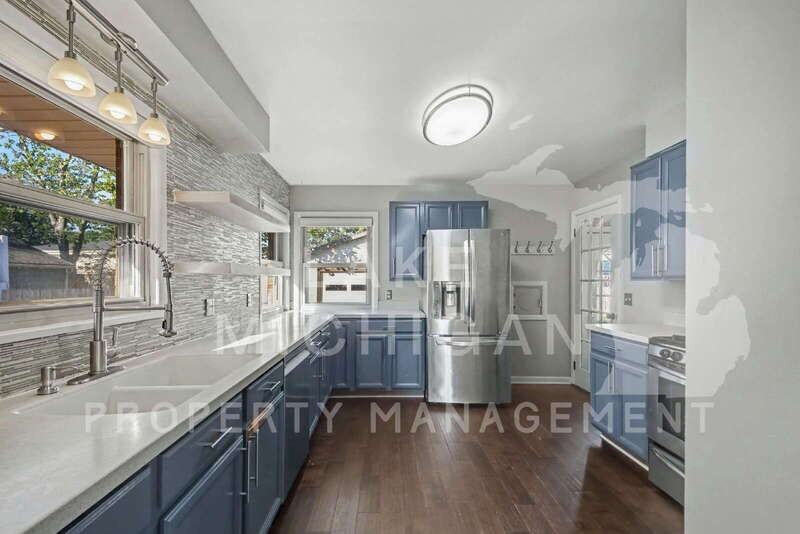 329 Alten Ave Ne - Photo 3 of 22