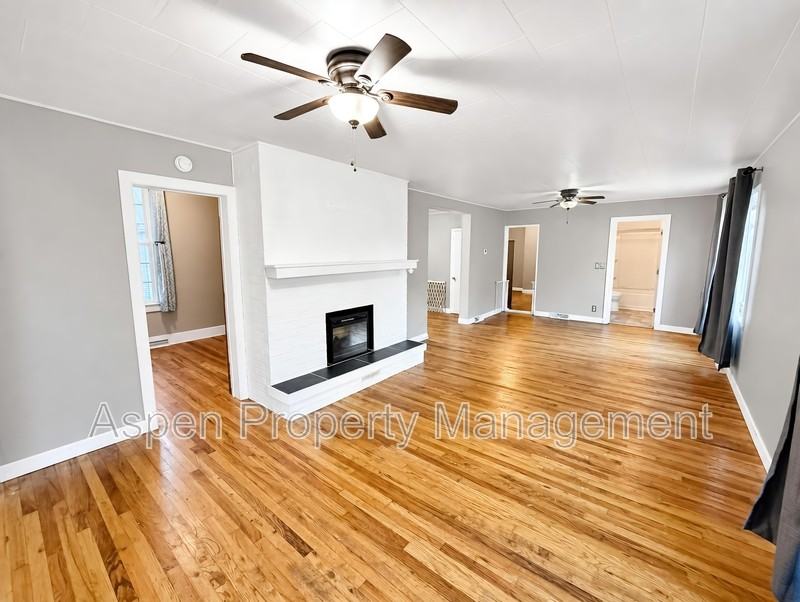 110 Ballard St - Photo 5 of 18