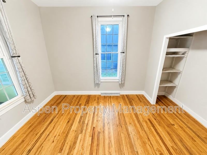 110 Ballard St - Photo 6 of 18