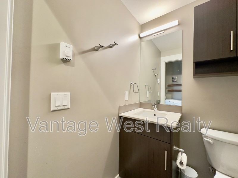 648 Leon Ave - Photo 5 of 21