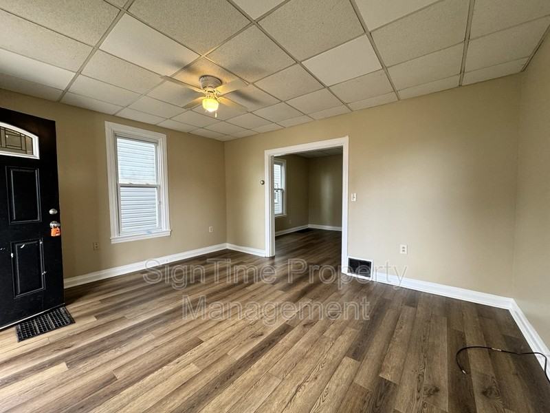 1011 Corbett St - Photo 4 of 18
